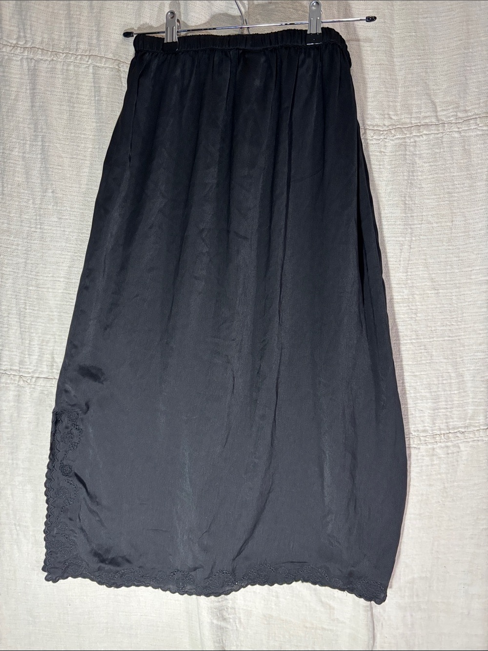 Universal Thread Black Maxi Skirt XS Boho Chic Scalloped Eyelet Side Slit EUC - Picture 7 of 8